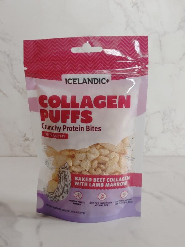 Cat treats, baked beef collagen puffs.